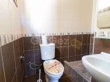 3 yatak odalı ikinci el villa + son zamanlarda yenilenmiş + mobilyalı + merkezi ısıtma altyapısı + jakuzi + plaja yürüme mesafesinde + Tapu sahibinin adına, KDV