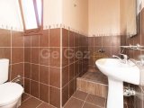 3 yatak odalı ikinci el villa + son zamanlarda yenilenmiş + mobilyalı + merkezi ısıtma altyapısı + jakuzi + plaja yürüme mesafesinde + Tapu sahibinin adına, KDV