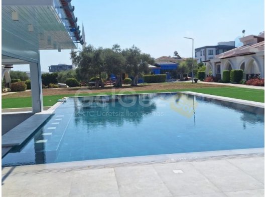 Girne'nin Doğanköy Bölgesinde Tüm Olanaklara Yürüme Mesafesinde, Ortak Bahçeli, Ortak Havuzlu, Tamamen Yenilenmiş 2 Yatak Odalı Tamamen Mobilyalı Dubleks Bu