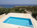 Harika 3 yatak odalı lüks ikinci el bungalov, denize sıfır konumda + ofis odası + 8m x 4m yüzme havuzu + tam donanımlı + çatı teras + yerden ısıtma + SPA + kapa