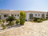 Harika 3 yatak odalı lüks ikinci el bungalov, denize sıfır konumda + ofis odası + 8m x 4m yüzme havuzu + tam donanımlı + çatı teras + yerden ısıtma + SPA + kapa