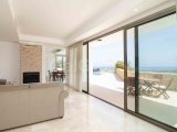Harika 3 yatak odalı lüks ikinci el bungalov, denize sıfır konumda + ofis odası + 8m x 4m yüzme havuzu + tam donanımlı + çatı teras + yerden ısıtma + SPA + kapa