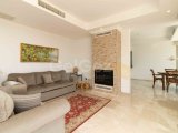 Harika 3 yatak odalı lüks ikinci el bungalov, denize sıfır konumda + ofis odası + 8m x 4m yüzme havuzu + tam donanımlı + çatı teras + yerden ısıtma + SPA + kapa