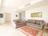Harika 3 yatak odalı lüks ikinci el bungalov, denize sıfır konumda + ofis odası + 8m x 4m yüzme havuzu + tam donanımlı + çatı teras + yerden ısıtma + SPA + kapa