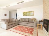 Harika 3 yatak odalı lüks ikinci el bungalov, denize sıfır konumda + ofis odası + 8m x 4m yüzme havuzu + tam donanımlı + çatı teras + yerden ısıtma + SPA + kapa