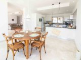Harika 3 yatak odalı lüks ikinci el bungalov, denize sıfır konumda + ofis odası + 8m x 4m yüzme havuzu + tam donanımlı + çatı teras + yerden ısıtma + SPA + kapa