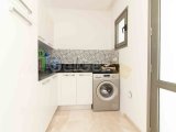 Harika 3 yatak odalı lüks ikinci el bungalov, denize sıfır konumda + ofis odası + 8m x 4m yüzme havuzu + tam donanımlı + çatı teras + yerden ısıtma + SPA + kapa