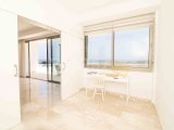 Harika 3 yatak odalı lüks ikinci el bungalov, denize sıfır konumda + ofis odası + 8m x 4m yüzme havuzu + tam donanımlı + çatı teras + yerden ısıtma + SPA + kapa