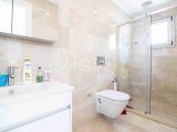 Harika 3 yatak odalı lüks ikinci el bungalov, denize sıfır konumda + ofis odası + 8m x 4m yüzme havuzu + tam donanımlı + çatı teras + yerden ısıtma + SPA + kapa
