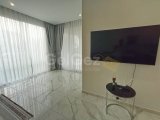 Deniz kıyısında gelişen 2 yatak odalı zemin kat daire + tamamen mobilyalı + ortak havuzlar + restoran + SPA merkezi + süpermarket + eczane + plaja yürüme mesafe