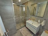 Deniz kıyısında gelişen 2 yatak odalı zemin kat daire + tamamen mobilyalı + ortak havuzlar + restoran + SPA merkezi + süpermarket + eczane + plaja yürüme mesafe