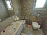 Deniz kıyısında gelişen 2 yatak odalı zemin kat daire + tamamen mobilyalı + ortak havuzlar + restoran + SPA merkezi + süpermarket + eczane + plaja yürüme mesafe