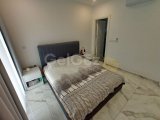 Deniz kıyısında gelişen 2 yatak odalı zemin kat daire + tamamen mobilyalı + ortak havuzlar + restoran + SPA merkezi + süpermarket + eczane + plaja yürüme mesafe