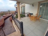 Deniz kıyısında gelişen 2 yatak odalı zemin kat daire + tamamen mobilyalı + ortak havuzlar + restoran + SPA merkezi + süpermarket + eczane + plaja yürüme mesafe