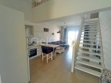 1 yatak odalı sahil gelişimindeki yeniden satış loft çatı katı daire + tamamen mobilyalı + ortak havuzlar + kapalı havuz + spor salonu + spa + restoran + süperm