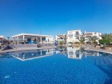 1 yatak odalı sahil gelişimindeki yeniden satış loft çatı katı daire + tamamen mobilyalı + ortak havuzlar + kapalı havuz + spor salonu + spa + restoran + süperm