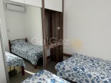 Esentepe'deki popüler Turtle Bay Resort'ta güzelce yenilenmiş 2 yatak odalı çatı katı daire + Özel plaja yürüme mesafesinde + Ortak havuzlar + Barlar ve