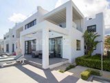 3 yatak odalı lüks bahçe daire + tamamen mobilyalı + ortak yüzme havuzları + restoran + SPA merkezi + tenis kortu + golf