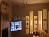 Deniz kıyısında gelişim içinde bulunan, 3 yatak odalı modern ikinci el çatı katı daire + tam mobilyalı + şömine + yerden ısıtma + çatı terası + ortak yüzme havu
