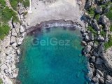 Deniz kıyısında gelişim içinde bulunan, 3 yatak odalı modern ikinci el çatı katı daire + tam mobilyalı + şömine + yerden ısıtma + çatı terası + ortak yüzme havu
