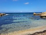 Esentepe'deki popüler Turtle Bay Resort'ta güzelce yenilenmiş 2 yatak odalı çatı katı daire + Özel plaja yürüme mesafesinde + Ortak havuzlar + Barlar ve
