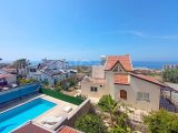 4 yatak odalı villa + 8m x 4m yüzme havuzu + klima + yerden ısıtma + sauna + Tapu sahibinin adına kayıtlı KDV ödenmiştir.