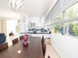 Harika 5 yatak odalı ikinci el villa + 10m x 5m havuz + aydınlatmalarla olgun bahçe + süpermarkete, golf kulübüne, SPA merkezine ve sahile yürüme mesafesinde +