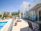 Harika 5 yatak odalı ikinci el villa + 10m x 5m havuz + aydınlatmalarla olgun bahçe + süpermarkete, golf kulübüne, SPA merkezine ve sahile yürüme mesafesinde +