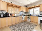 Harika Fiyat - Mükemmel Konumda Bulunan Bu Şık 4 Yatak Odalı Villa + 8m x 4m Özel Yüzme Havuzu + Denize Yürüme Mesafesinde