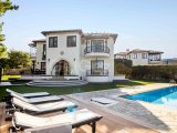 3 yatak odalı ikinci el villa + 10m x 5m yüzme havuzu + mobilyalı + mutfak eşyaları + hizmet odası + odun yakma sobası