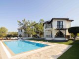 3 yatak odalı ikinci el villa + 10m x 5m yüzme havuzu + mobilyalı + mutfak eşyaları + hizmet odası + odun yakma sobası