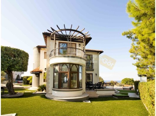 3 yatak odalı ikinci el villa + 10m x 5m yüzme havuzu + mobilyalı + mutfak eşyaları + hizmet odası + odun yakma sobası