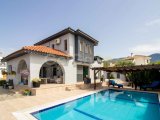 3 yatak odalı ikinci el villa + 8m x 4m yüzme havuzu + full eşyalı + jakuzili çatı terası + muhteşem manzara + Sahibinin adına tapu – KDV ödenmiş