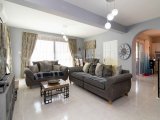 3 yatak odalı ikinci el villa + 8m x 4m yüzme havuzu + full eşyalı + jakuzili çatı terası + muhteşem manzara + Sahibinin adına tapu – KDV ödenmiş