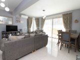 3 yatak odalı ikinci el villa + 8m x 4m yüzme havuzu + full eşyalı + jakuzili çatı terası + muhteşem manzara + Sahibinin adına tapu – KDV ödenmiş