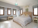3 yatak odalı ikinci el villa + 8m x 4m yüzme havuzu + full eşyalı + jakuzili çatı terası + muhteşem manzara + Sahibinin adına tapu – KDV ödenmiş