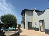 3 yatak odalı ikinci el villa + 8m x 4m yüzme havuzu + full eşyalı + jakuzili çatı terası + muhteşem manzara + Sahibinin adına tapu – KDV ödenmiş