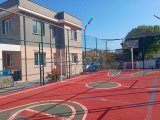 1 yatak odalı şahane ikinci el çatı katı daire + tamamen mobilyalı + çatı terası + ortak yüzme havuzu + çocuk oyun alanı + basketbol sahası + denize yürüme mesa