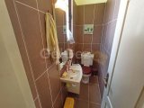 Akdeniz'de 3 yatak odalı ikinci el villa + tamamen mobilyalı + hizmet odası + doğalgaz merkezi ısıtma + deniz ve dağ manzaralı + plaja yürüme mesafesinde