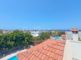 Akdeniz'de 3 yatak odalı ikinci el villa + tamamen mobilyalı + hizmet odası + doğalgaz merkezi ısıtma + deniz ve dağ manzaralı + plaja yürüme mesafesinde