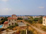 Akdeniz'de 3 yatak odalı ikinci el villa + tamamen mobilyalı + hizmet odası + doğalgaz merkezi ısıtma + deniz ve dağ manzaralı + plaja yürüme mesafesinde