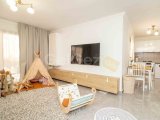 2 yatak odalı yeniden satış bahçe daire + tam eşyalı + ortak yüzme havuzu + çocuk oyun alanı + yeraltı otoparkı + tüm gerekli altyapı özelliklerine yakın konum