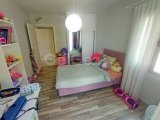 3 yatak odalı ikinci el bahçe daire + kısmen mobilyalı + ortak yüzme havuzu + çocuk oyun alanı + yeraltı otoparkı + gerekli tüm altyapı özelliklerine yakın konu
