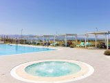 1 yatak odalı yeniden satılık tatil dairem + tamamen mobilyalı + ortak yüzme havuzları + çatı katı havuzu + spor salonu + kumsal + Pre 74 Türk tapu senedi