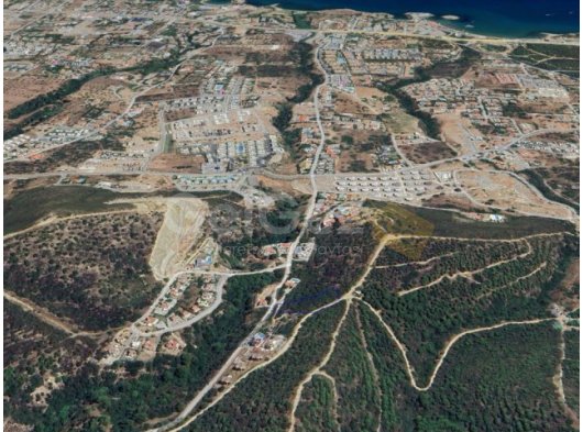 Girne Alsancak'da 2760 m² Proje Onaylı Arsa