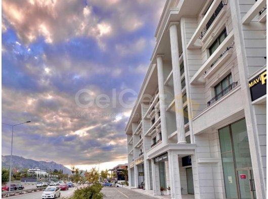 GİRNE MERKEZDE DENİZ MANZARALI SATILIK LÜKS 2 + 1 DAİRE