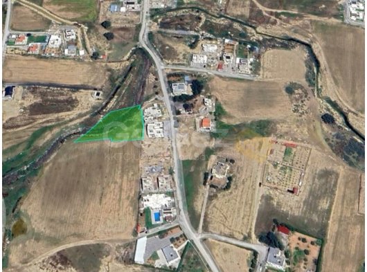 Lefkoşa Alayköy'de 2592 m² Tarla