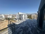 LEFKOŞA DUMLUPINAR BÖLGESİNDE ŞEHRİN GÖBEĞİNDE DAĞ VE ŞEHİR MANZARALI 2+1 PENTHOUSE