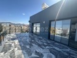 LEFKOŞA DUMLUPINAR BÖLGESİNDE ŞEHRİN GÖBEĞİNDE DAĞ VE ŞEHİR MANZARALI 2+1 PENTHOUSE
