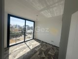 LEFKOŞA DUMLUPINAR BÖLGESİNDE ŞEHRİN GÖBEĞİNDE DAĞ VE ŞEHİR MANZARALI 2+1 PENTHOUSE